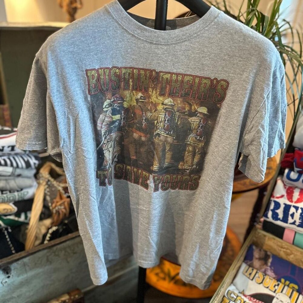 gray graphic tee with bustin 4c3a
